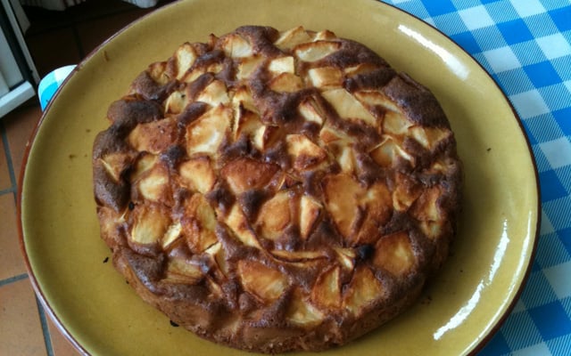 Gâteau aux pommes et au rhum