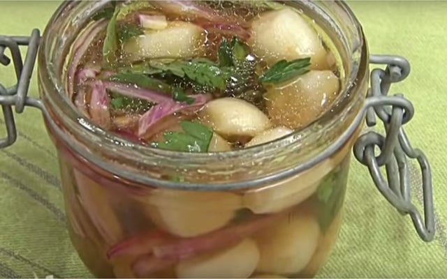 Ail mariné au vinaigre