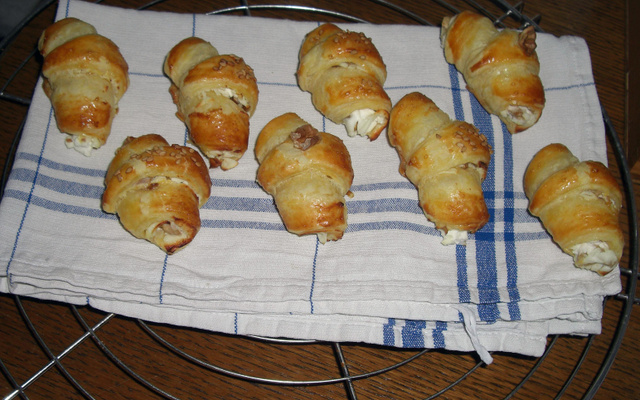 Mini-croissants chèvre et noix