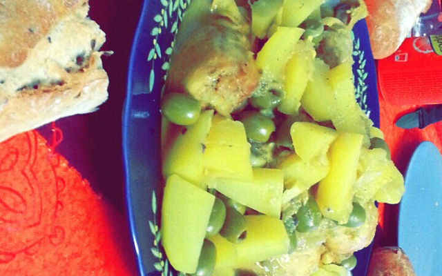 Tajine de poulet aux pommes de terre et olives vertes