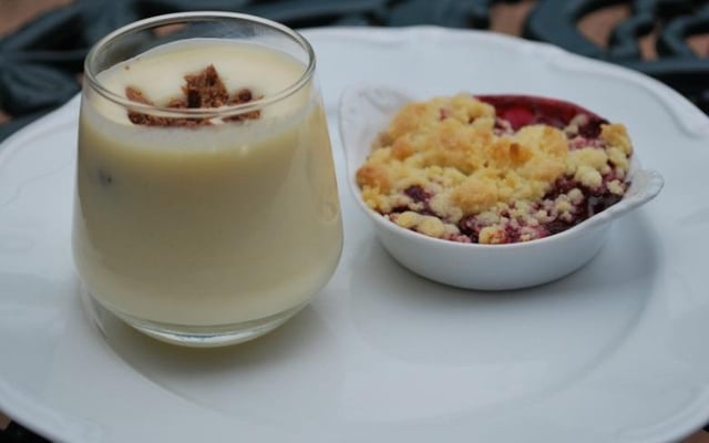 Verrine de mousse de chocolat blanc et croustillant praliné