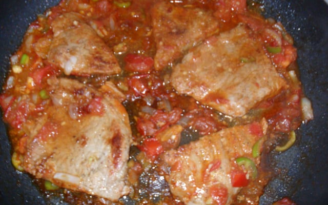 Escalopes de veau et sa sauce piquante