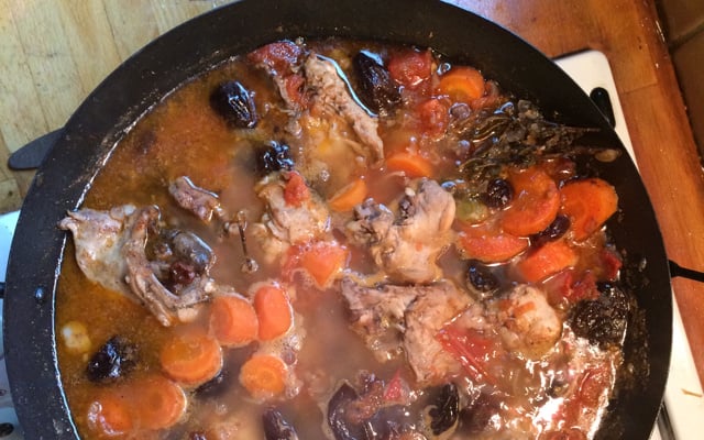 Lapin aux pruneaux et épices