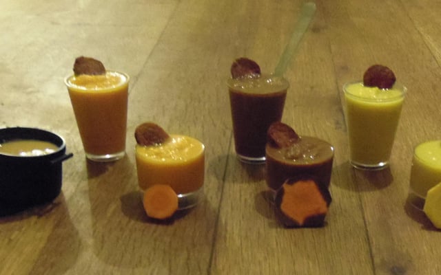 Trio de carottes au beurre de cacahuète accompagné de chips de chorizo