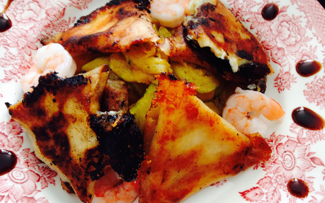 Samoussa chèvre miel avec ses crevettes et courgettes à l'ail