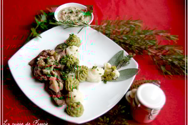 Aiguillettes de biche et mousse de choux-fleurs et brocoli