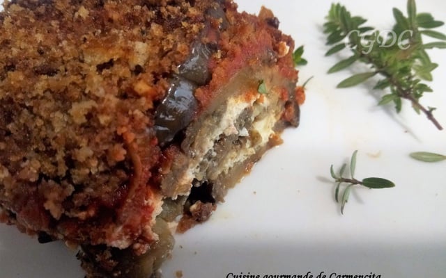 Gratin d'aubergine et chèvre frais à la chapelure aillée