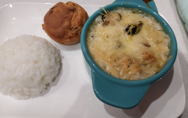 Cassolette de filet de lotte et ses moules en sauce