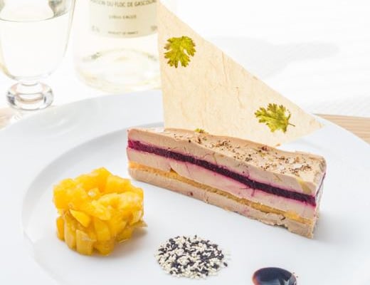 Millefeuille de Foie gras, Mangue & Betterave, Chutney de Mangue au Floc de Gascogne