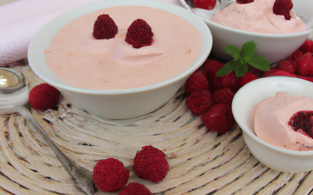 Crème de nougat aux framboises