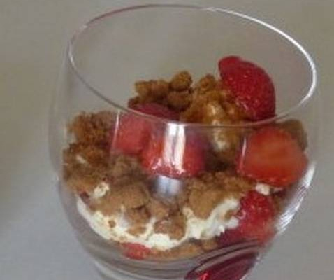 Verrine fraises-marscarpone à la vanille-spéculoos