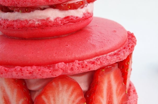 Religieuse macarons complétement fraise
