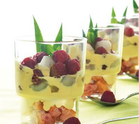 Verrine de crème vanillée aux litchis et framboises