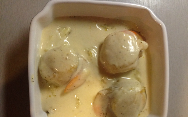 Saint-Jacques, fondue de poireaux et sauce au safran