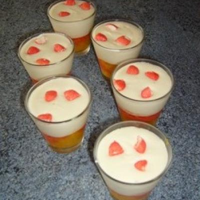 Verrine à la compotée de nectarine, mascarpone et fraise tagada