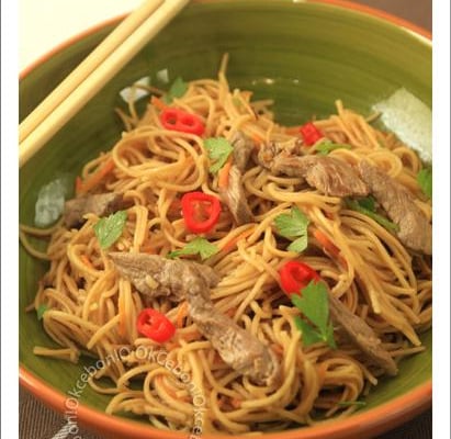 Nouilles chinoises et émincés d'agneau