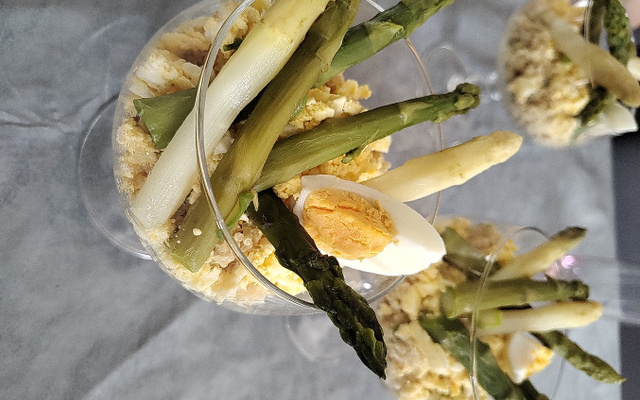 Verrines de quinoa aux pointes d'asperges et œuf dur mayonnaise