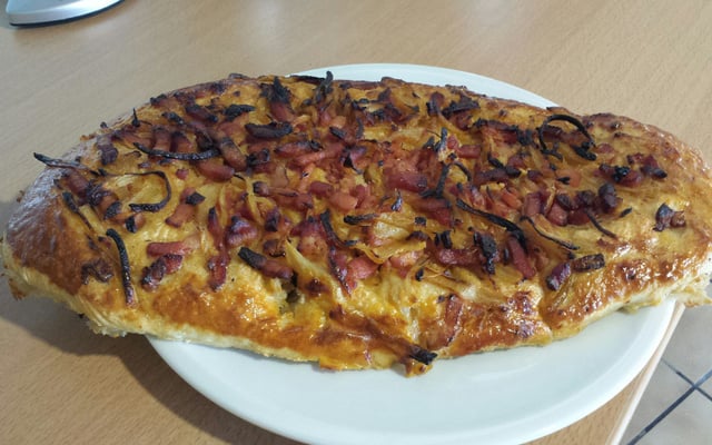 Fougasse lardons, olives noires de Nyons