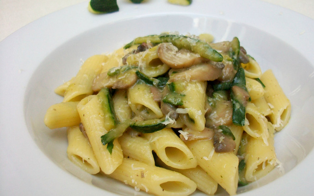Penne, courgettes et champignons