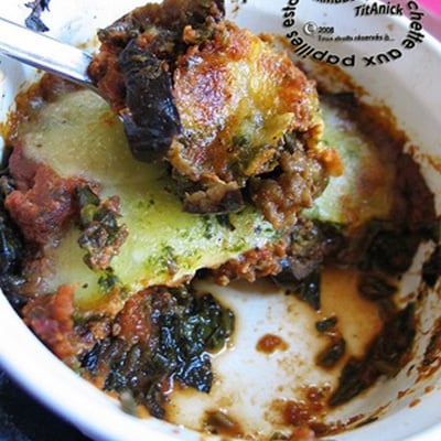 Gratin d'aubergines et roquette au coulis de tomates et parmesan