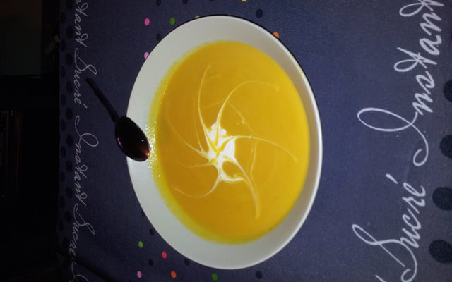 Velouté coco, carottes et lentilles corail