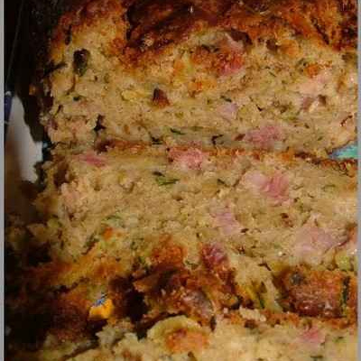 Cake rustique aux courgettes & lardons
