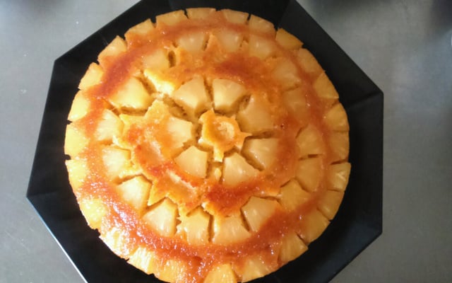 Gâteau renversé des îles