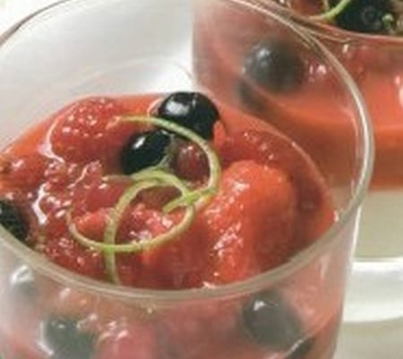 Verrines de fromage frais et compotée de fruits rouges