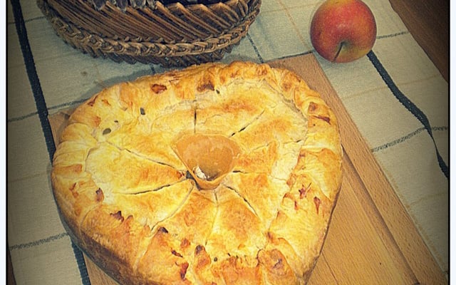 Tourte des bois aux 2 pommes, champignons et foie gras