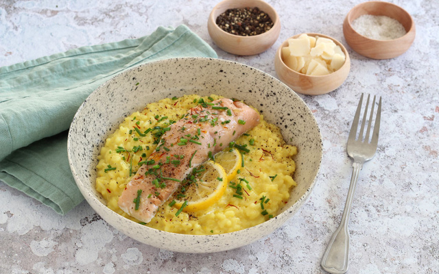 Risotto au safran et saumon à la vapeur