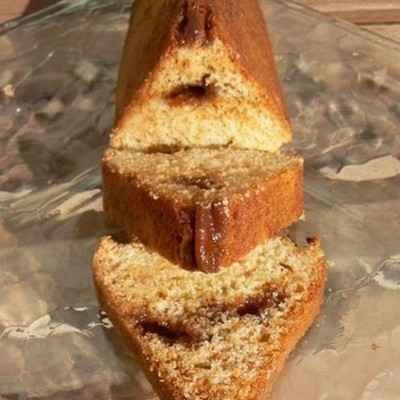 Gateau à la crème d'amandes , au nougat noir et aux éclats de caramel