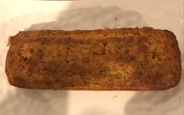 Cake salé au jambon, fromage et olives