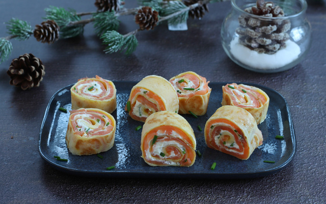 Roulé d'omelette au saumon fumé