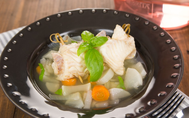 Nage de sole au basilic, légumes marinés