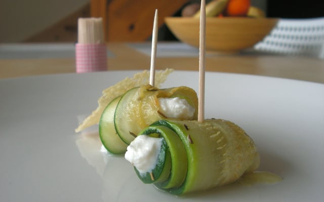 Roulés de courgette à la ricotta et au cumin