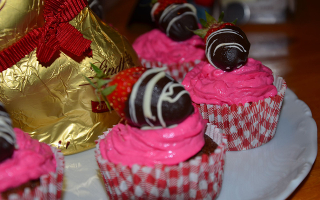 Cupcake choco/fraise et son cœur de fraise