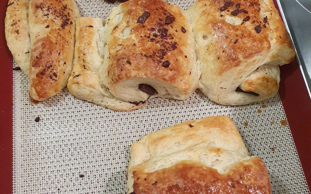 Pains au chocolat ou Chocolatines pistache-amande