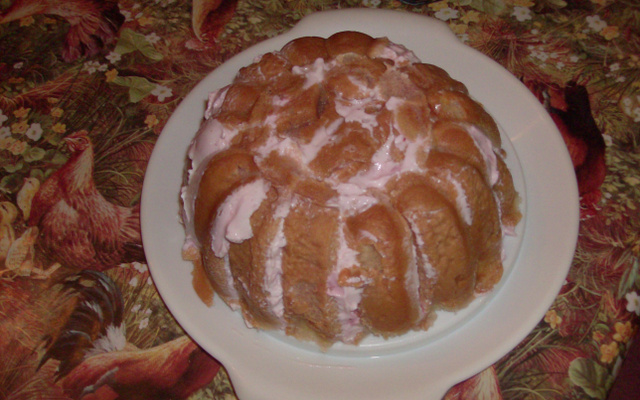 Charlotte aux fraises, sirop de fraises, fromage blanc