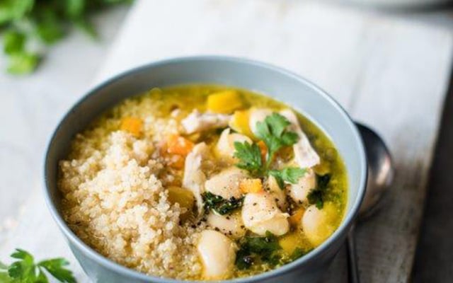 Soupe au poulet et quinoa