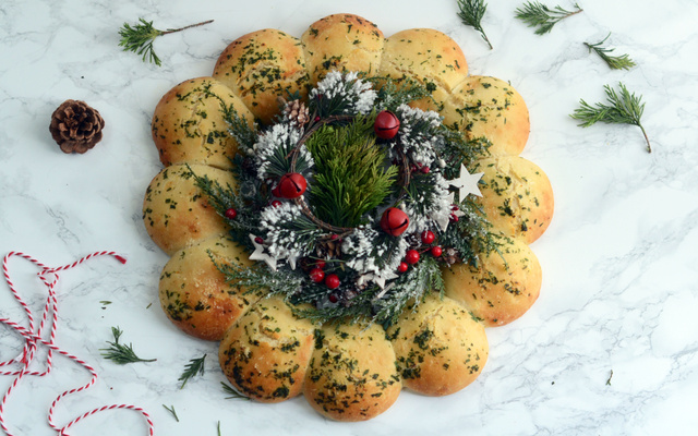 Couronne de pain à l'ail pour les Fêtes