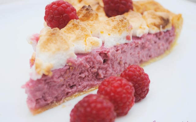 Tarte aux framboises meringuées