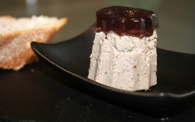 Bouchon de foie de volaille, gelée de cassis