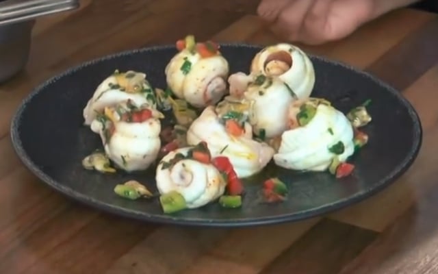 Roulés de sole en vapeur d'algues, marinière de coquillages