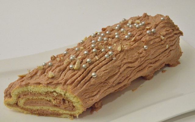 Bûche de Noël à la crème au beurre praliné à la meringue Italienne