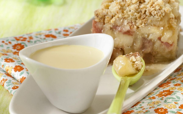 Crumble pommes - rhubarbe et sa crème anglaise