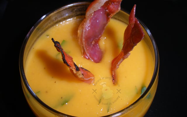 Gaspacho de melon grillé et chips de jambon italien