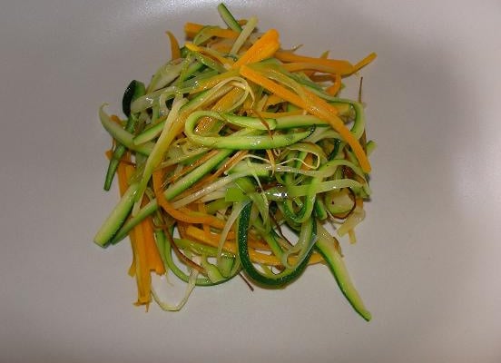Julienne de courge pleine de naples, courgettes et carottes