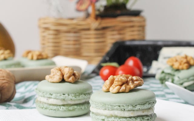 Macarons roquefort Papillon, poire & noix