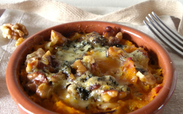 Gratin de butternut, noix et roquefort