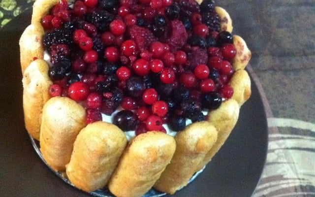 Charlotte au chocolat 85 % pâte de spéculoos vanille et ses fruits rouges